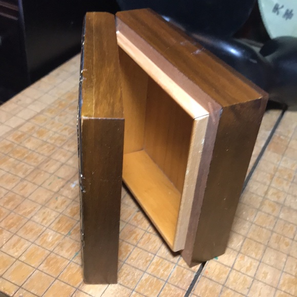 Geometric Metal Rings Inlay Carved Wood Box India 4”L x 4”W x 1.75”H 60s 70s - Picture 4 of 12